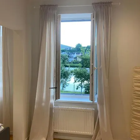 Hallenbach Apartment *