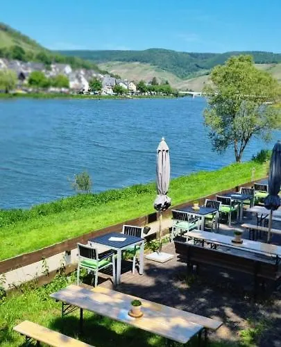 Hallenbach Apartment